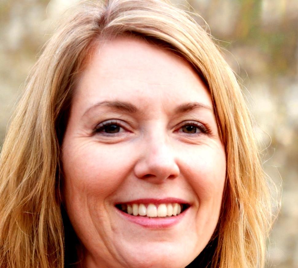 María Carmen Rodríguez, Supervisora Financiera